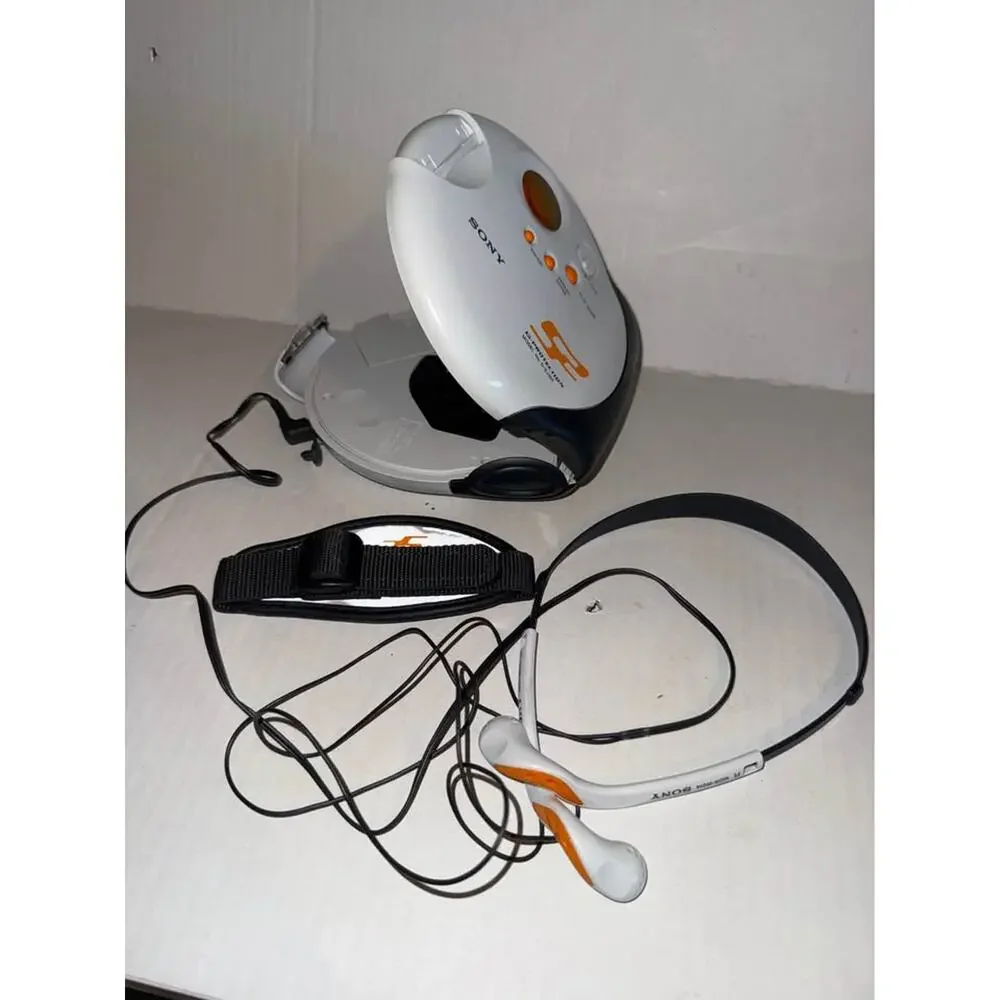 Mint Sony S2 Sports Walkman D-SJ301 Portable CD Player, Orig. Headphones & strap